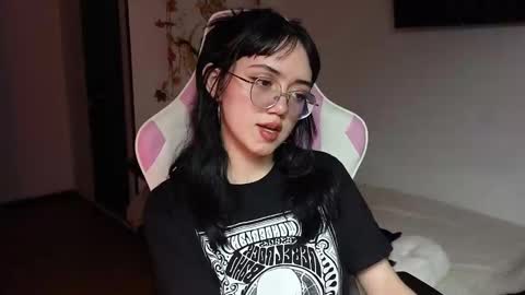 Snapshot of suzumi_ chatting on December 14, 2024, 4:42 pm Jadde online show from December 14, 2024, 4:42 pm