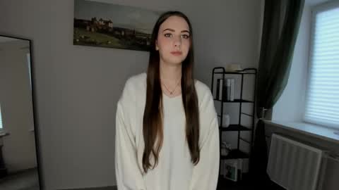 Snapshot of suzy_pictures_ chatting on December 16, 2025, 7:57 am Sabrina online show from December 16, 2025, 7:57 am