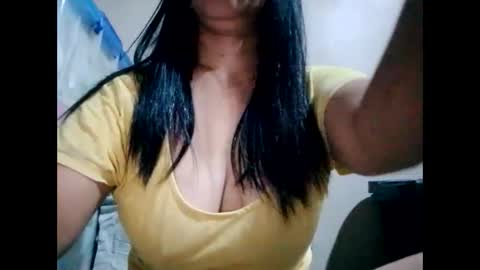 Snapshot of suzzie_hot chatting on January 17, 2025, 10:22 am suzzie_hot online show from January 17, 2025, 10:22 am