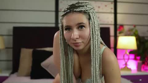 Suzzy online show from August 3, 2026, 5:38 pm