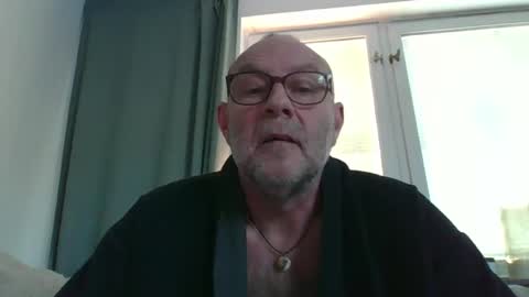 Snapshot of svenskdaddy chatting on February 6, 2025, 8:18 am svenskdaddy online show from February 6, 2025, 8:18 am