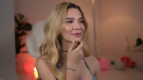 Snapshot of svveetluna chatting on July 6, 2026, 3:03 am SweetLuna online show from July 6, 2026, 3:03 am
