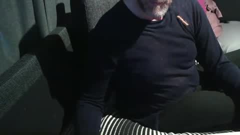 Snapshot of swartarn chatting on September 19, 2025, 7:14 pm ArnSwart online show from September 19, 2025, 7:14 pm