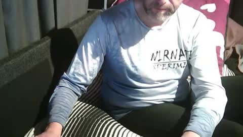 Snapshot of swartarn chatting on October 8, 2025, 9:23 pm ArnSwart online show from October 8, 2025, 9:23 pm