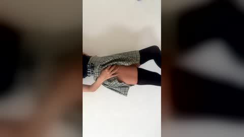 sweatypaee online show from April 21, 2026, 8:31 am