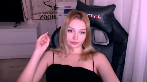 Kate online show from November 12, 2025, 1:17 am