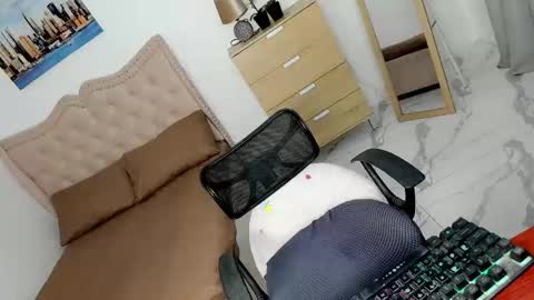 Snapshot of sweet18_jasmine chatting on March 13, 2026, 11:06 am sweet18_jasmine online show from March 13, 2026, 11:06 am