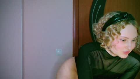 Snapshot of sweet__daddy8 chatting on December 29, 2024, 8:04 pm BredEmiliya online show from December 29, 2024, 8:04 pm