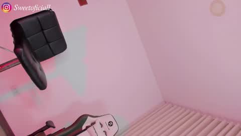 Snapshot of sweet__giirl chatting on July 28, 2026, 11:17 am Cell Me Andrea online show from July 28, 2026, 11:17 am