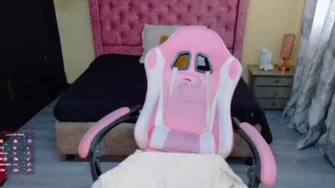 sweet__thang online show from August 1, 2026, 4:06 pm