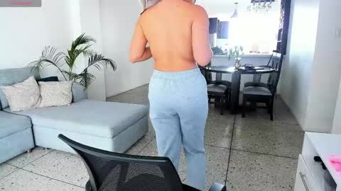 Snapshot of sweet_ailin chatting on June 5, 2026, 3:18 pm sweet_ailin online show from June 5, 2026, 3:18 pm