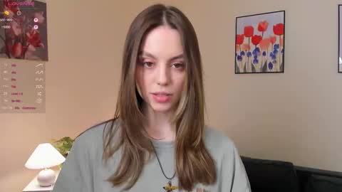 Snapshot of sweet_and_flirt chatting on December 3, 2025, 7:05 am Alice online show from December 3, 2025, 7:05 am