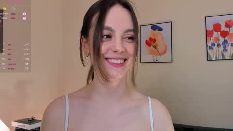 Snapshot of sweet_and_flirt chatting on December 17, 2025, 7:14 am Alice online show from December 17, 2025, 7:14 am