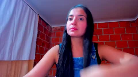 Snapshot of sweet_and_hot_alaia chatting on October 14, 2025, 3:29 am sweet and hot alaia online show from October 14, 2025, 3:29 am