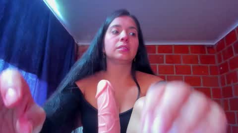 Snapshot of sweet_and_hot_alaia chatting on January 15, 2026, 2:32 pm sweet and hot alaia online show from January 15, 2026, 2:32 pm