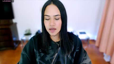 Snapshot of sweet_angel2001 chatting on November 19, 2025, 4:01 am Stephanie online show from November 19, 2025, 4:01 am