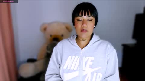 Snapshot of sweet_angel2001 chatting on November 28, 2025, 9:34 am Stephanie online show from November 28, 2025, 9:34 am