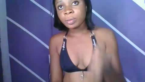 Snapshot of sweet_berry31 chatting on November 7, 2025, 5:29 am baby girl online show from November 7, 2025, 5:29 am