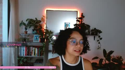 Snapshot of sweet_bluee chatting on May 27, 2026, 10:51 pm Tutti online show from May 27, 2026, 10:51 pm
