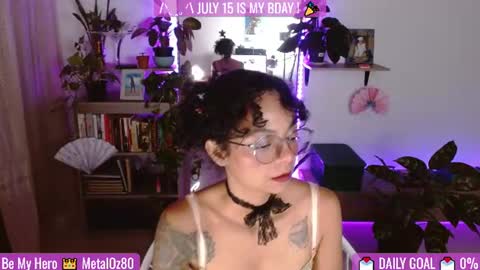 Snapshot of sweet_bluee chatting on June 27, 2026, 12:59 am Tutti online show from June 27, 2026, 12:59 am