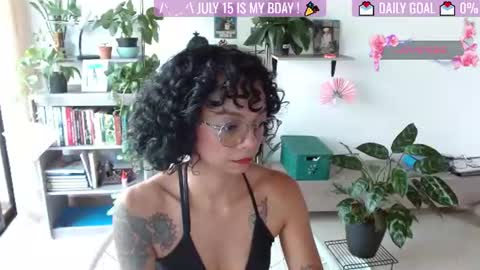 Snapshot of sweet_bluee chatting on June 28, 2026, 10:05 pm Tutti online show from June 28, 2026, 10:05 pm