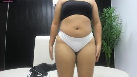 sweet_cake23 online show from April 2, 2026, 3:26 am