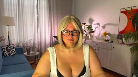 Caroline online show from April 23, 2026, 5:52 am