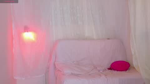 Snapshot of sweet_carine chatting on April 20, 2026, 1:47 pm camil online show from April 20, 2026, 1:47 pm