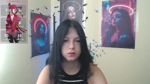 Snapshot of sweet_cherryg chatting on September 15, 2025, 6:24 am Ivy online show from September 15, 2025, 6:24 am