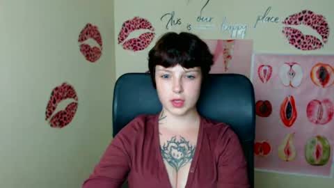 Snapshot of sweet_cherryg chatting on July 2, 2026, 6:47 pm Ivy online show from July 2, 2026, 6:47 pm