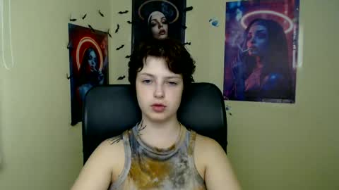 Snapshot of sweet_cherryg chatting on July 7, 2026, 7:23 am Ivy online show from July 7, 2026, 7:23 am
