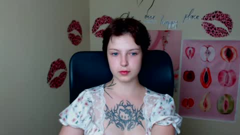 Snapshot of sweet_cherryg chatting on July 14, 2026, 6:40 am Ivy online show from July 14, 2026, 6:40 am