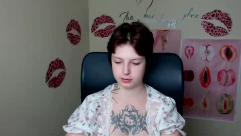 Snapshot of sweet_cherryg chatting on July 16, 2026, 6:19 am Ivy online show from July 16, 2026, 6:19 am
