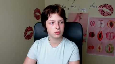 Snapshot of sweet_cherryg chatting on July 17, 2026, 6:53 am Ivy online show from July 17, 2026, 6:53 am