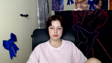 Snapshot of sweet_cherryg chatting on August 1, 2026, 6:45 am Ivy online show from August 1, 2026, 6:45 am