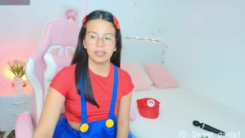 Snapshot of sweet_dania_ chatting on October 11, 2025, 4:33 am sweet_dania_ online show from October 11, 2025, 4:33 am