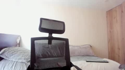 Kendra online show from December 5, 2025, 2:25 pm