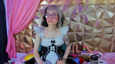  emmili  online show from February 8, 2025, 3:10 pm