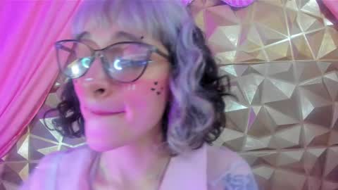  emmili  online show from February 14, 2025, 6:19 pm