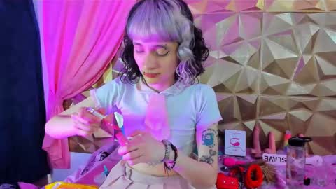  emmili  online show from February 17, 2025, 12:27 pm