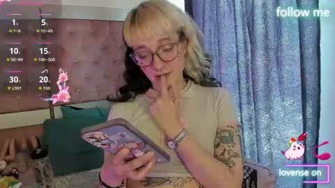 Snapshot of sweet_emmili chatting on June 3, 2026, 2:33 pm emmili online show from June 3, 2026, 2:33 pm