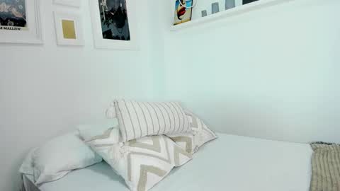 Snapshot of sweet_fantasybbye chatting on November 18, 2025, 8:24 pm Miss Thang online show from November 18, 2025, 8:24 pm