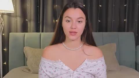 Snapshot of sweet_haeven chatting on November 15, 2025, 8:16 pm Im Mia.LOVELY PATTERNS 100 120 160 200 my toy buzzes from 2 tip online show from November 15, 2025, 8:16 pm