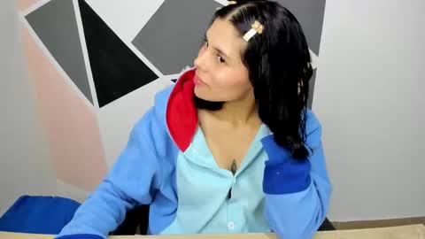 Hanna online show from October 7, 2025, 4:09 am