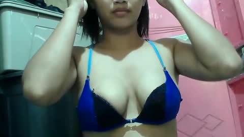 Snapshot of sweet_hazel25 chatting on October 9, 2025, 4:43 am Hazel online show from October 9, 2025, 4:43 am