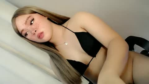 Snapshot of sweet_honeylove chatting on June 28, 2026, 4:40 am Anisha online show from June 28, 2026, 4:40 am