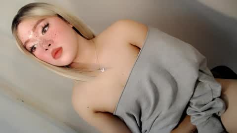 Snapshot of sweet_honeylove chatting on July 11, 2026, 5:21 am Anisha online show from July 11, 2026, 5:21 am
