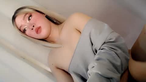 Snapshot of sweet_honeylove chatting on July 13, 2026, 4:59 am Anisha online show from July 13, 2026, 4:59 am