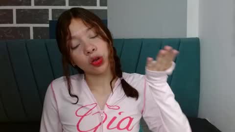 sweet_kitty_05 online show from April 27, 2026, 11:36 pm
