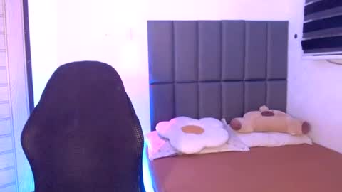 sweet_kittykatya online show from June 23, 2026, 5:33 pm